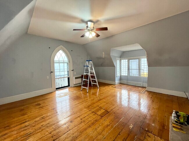 139 Hillside St, Unit A in Boston, MA - Foto de edificio - Building Photo