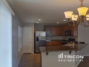 7123 Town Forest Ave in Las Vegas, NV - Building Photo - Building Photo