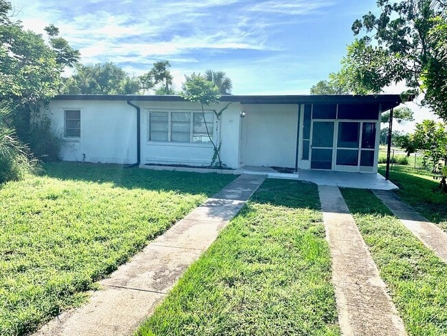 property at 3140 Crestwood Dr