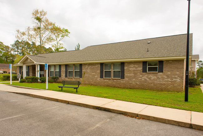 Regency Pointe Senior Apartment Community in Foley, AL - Foto de edificio - Building Photo