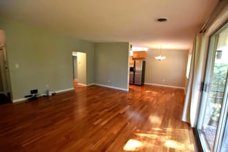 10404 Rockville Pike in Rockville, MD - Building Photo - Building Photo