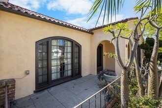 301 N Janss St in Anaheim, CA - Building Photo - Building Photo