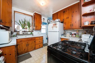 11646 Chandler Blvd in Valley Village, CA - Building Photo - Building Photo