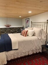 8 Lee St, Unit 2 in Marblehead, MA - Building Photo - Building Photo