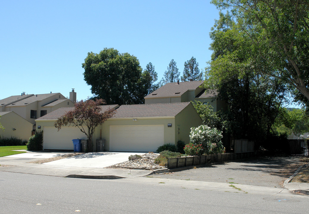 2900-2908 Tachevah Dr in Santa Rosa, CA - Building Photo