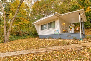 4403 Strawberry Plains Pike in Knoxville, TN - Building Photo