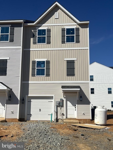307 Truth Way, Unit 16 in Martinsburg, WV - Building Photo