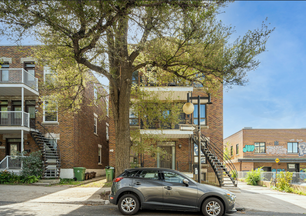 8672-8680 Drolet Rue in Montréal, QC - Building Photo