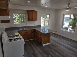 Wraich Properties in North Hollywood, CA - Foto de edificio - Building Photo