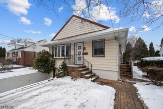 784 Cherry St in New Milford, NJ - Building Photo - Building Photo