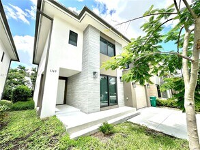 1163 NW 2nd St in Florida City, FL - Building Photo - Building Photo