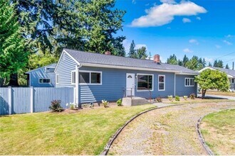 7216 Beverly Ln in Everett, WA - Building Photo - Building Photo