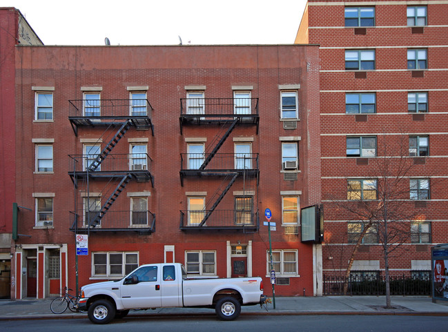 182-184 Avenue A in New York, NY - Building Photo - Building Photo