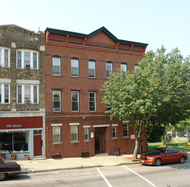 192-194 Main St in Poughkeepsie, NY - Building Photo - Building Photo