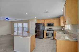 5052 Whistling Acres Ave in Las Vegas, NV - Building Photo - Building Photo
