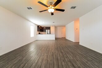 1040 Crestview Dr in Hutchins, TX - Building Photo - Building Photo