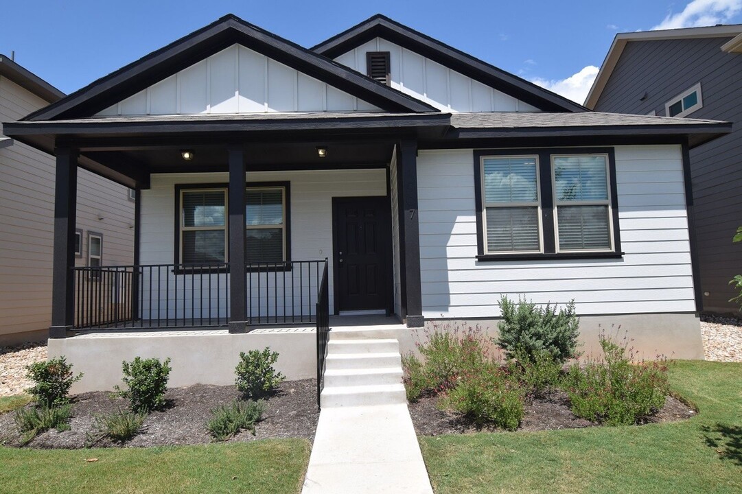 1907 Pecan Island Dr in Leander, TX - Building Photo