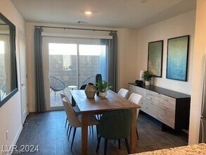 7285 Arroyo Crossing Pkwy in Las Vegas, NV - Building Photo - Building Photo