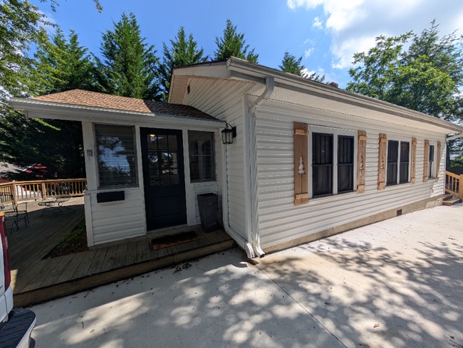 604 Yarborough St in Hendersonville, NC - Building Photo - Building Photo