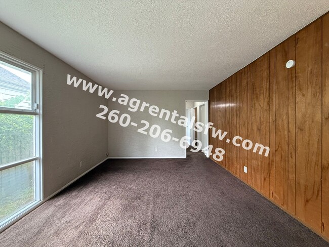 2131 Cozy Ct in Fort Wayne, IN - Foto de edificio - Building Photo