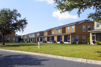 Kings Lake Townhomes in Gibsonton, FL - Foto de edificio - Building Photo