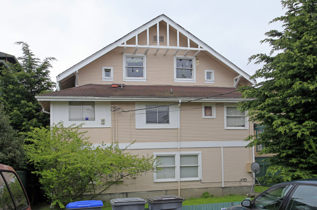 2418 Hoyt Ave in Everett, WA - Building Photo - Building Photo