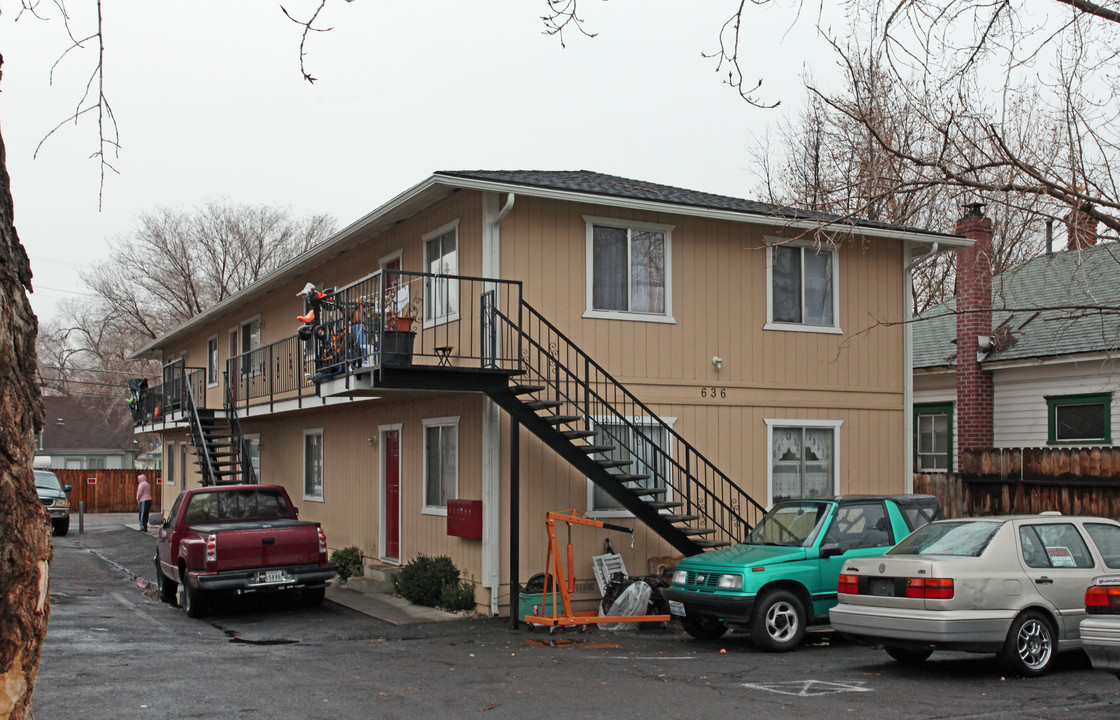 636 Valley Rd in Reno, NV - Building Photo