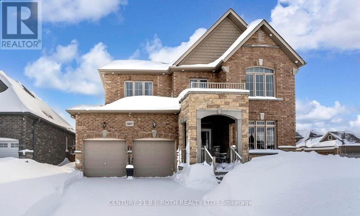 3027 Monarch Dr in Orillia, ON - Building Photo