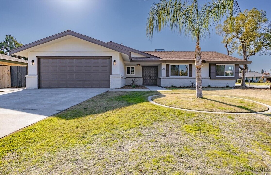 6309 Nottingham Ln in Bakersfield, CA - Building Photo