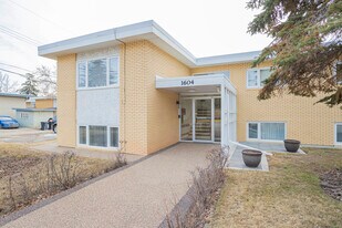 1604 Remington Rd NE in Calgary, AB - Building Photo