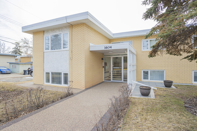 1604 Remington Rd NE in Calgary, AB - Building Photo - Primary Photo