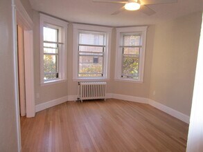122 Riverway, Unit 5 in Boston, MA - Building Photo - Building Photo