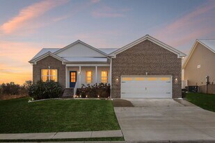 207 Bedford Ct in Hopkinsville, KY - Building Photo