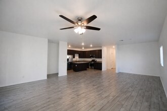 165 W Seaside Dr in Casa Grande, AZ - Building Photo - Building Photo