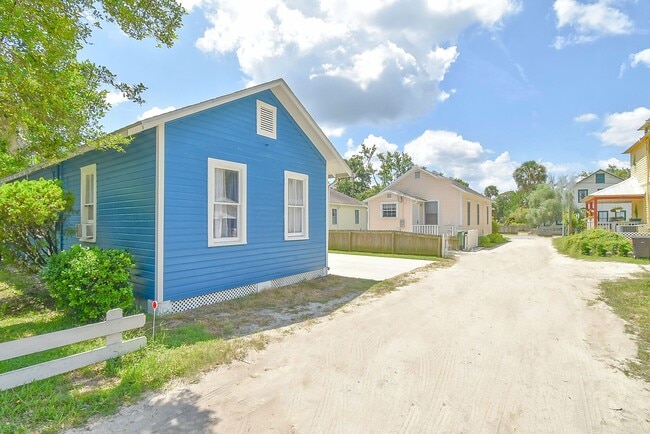 property at 7 Dupont Ln