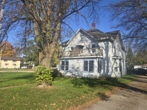 406 N Bridge St in Manawa, WI - Building Photo - Building Photo