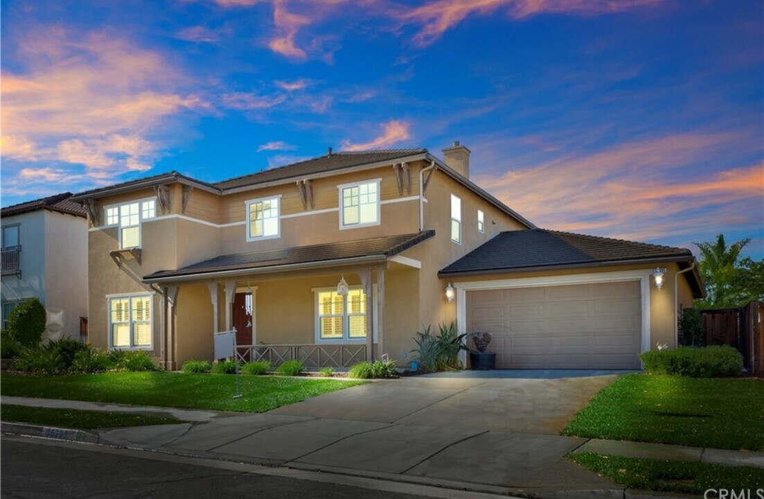 36395 Pistachio Dr in Winchester, CA - Building Photo