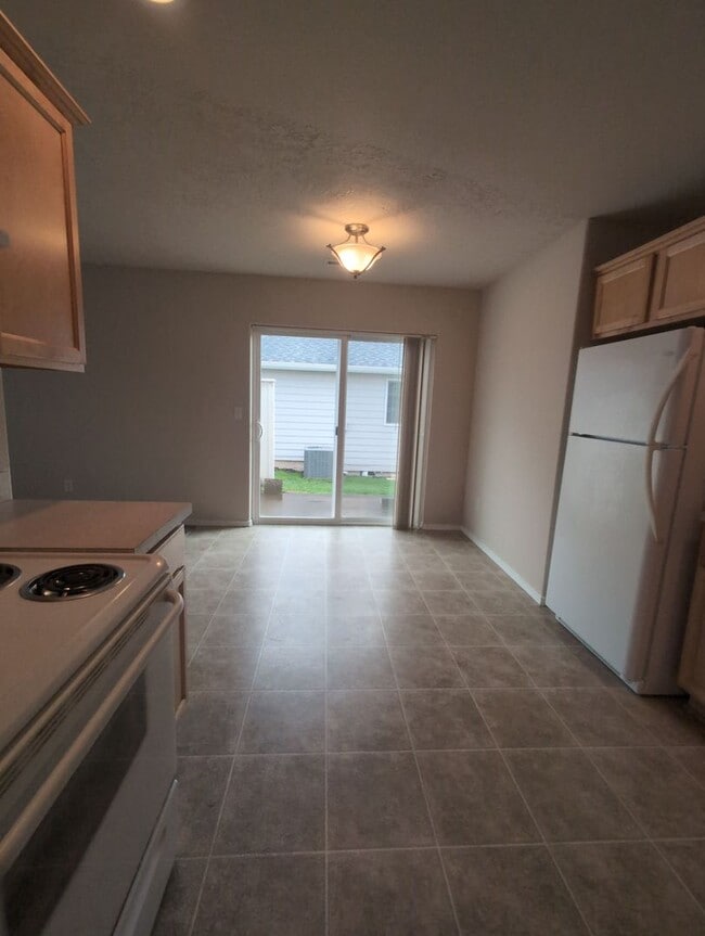 property at 917 W Ellendale Ave