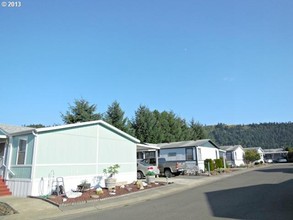 Twin Oaks Mobile Estate in Winston, OR - Building Photo - Building Photo