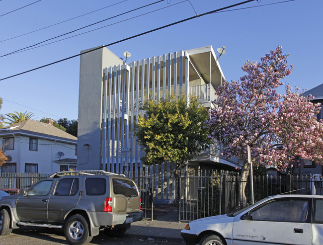 2932 E 19th St in Oakland, CA - Building Photo - Building Photo