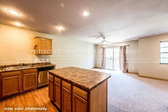 2828 W Hillshire Dr in Fayetteville, AR - Building Photo - Building Photo