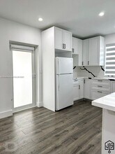 2100 SW 100th Ave in Miami, FL - Building Photo - Building Photo