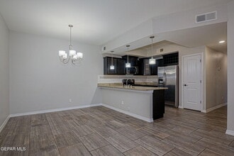 807 HC Gilbert Minjares Dr in Socorro, TX - Foto de edificio - Building Photo