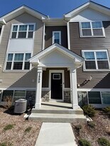 1555 Sequoia Wy in Pingree Grove, IL - Building Photo