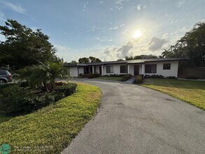 1420 NE 26th Ave in Fort Lauderdale, FL - Foto de edificio - Building Photo