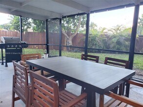 9400 SW 180th St in Palmetto Bay, FL - Building Photo - Building Photo
