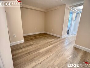 10 E Boulevard Rd, Unit B in Newton, MA - Foto de edificio - Building Photo