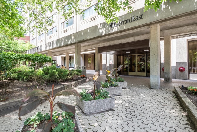40 Gerrard Street East Apartments