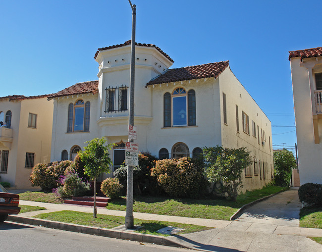 351 N Gardner St in Los Angeles, CA - Building Photo - Building Photo