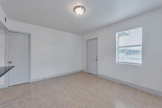 3002 Market St in Houston, TX - Building Photo - Building Photo